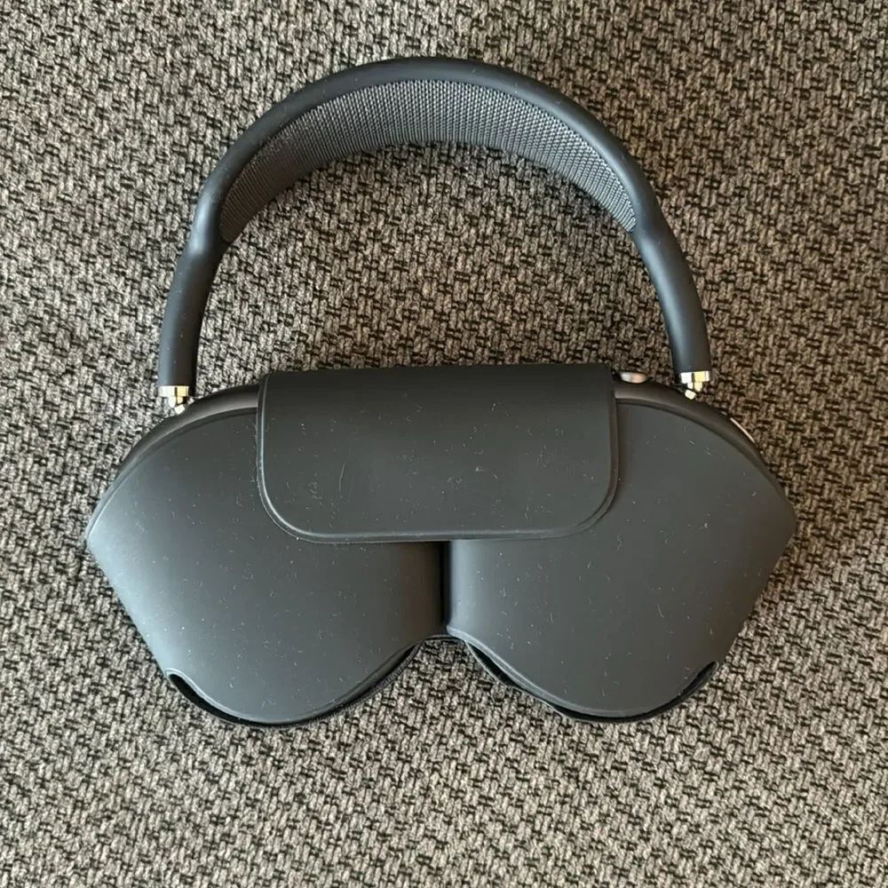 AirPod max black new - Picture 2 of 7